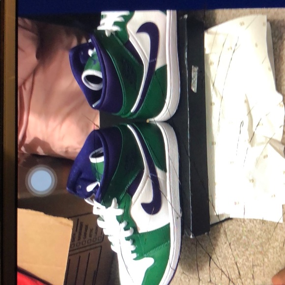 Air Jordan 1 Mid - Picture 3 of 3